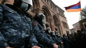 Митинг в фойе