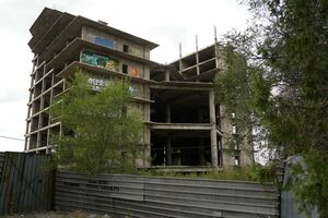 Выйти  из хронического долгостроя