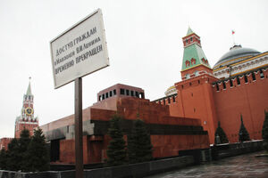 Бедный Ленин: ни захоронить, ни посетить...