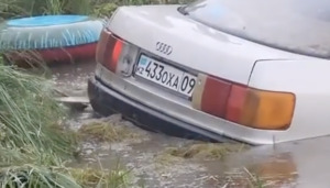 Двое погибли в утонувшем автомобиле в Карагандинской области