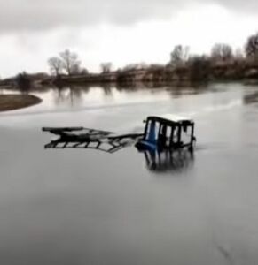 Тонут  по-чёрному