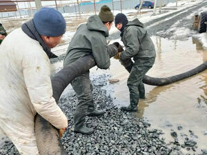 Вода пути  не выбирает