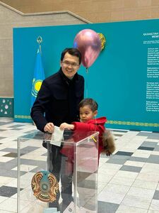 Главный цифровизатор страны показал на выборах цифровое удостоверение