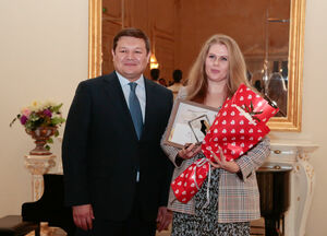 За заслуги перед искусством. Слова