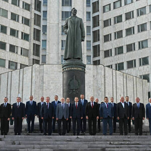 Отсель грозить он будет Польше