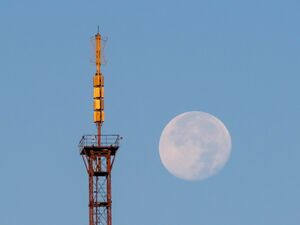 Будет станция - будет вам и связь