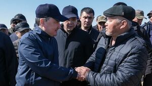 Бектенов ознакомился с ситуацией в подтопленном Кульсары и поговорил с его жителями