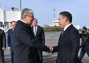 Токаев встретил Жапарова в аэропорту Астаны