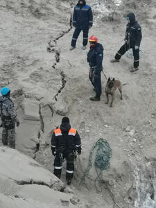 На истце шапка горит