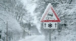 Движение ограничили на трассе в ВКО из-за непогоды