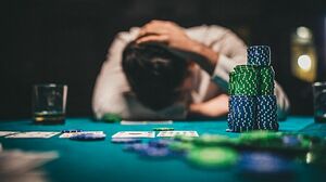 Госслужащих уволили за участие в азартных играх в СКО