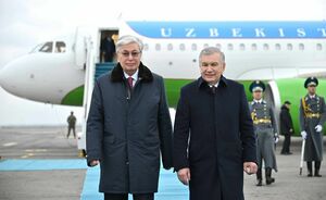 Мирзиеев прибыл с рабочим визитом в Казахстан