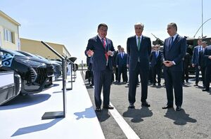 Касым-Жомарт Токаев и Гурбангулы Бердымухамедов осмотрели промышленную выставку