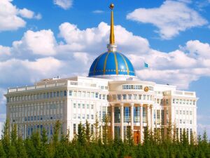 Глава государства принял вновь назначенного министра обороны