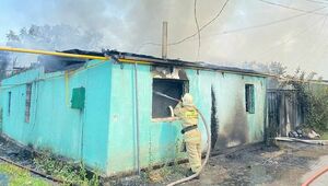 Пожар в частном секторе тушат по повышенному рангу в Алматы