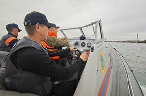К каждому спасателя  не приставишь