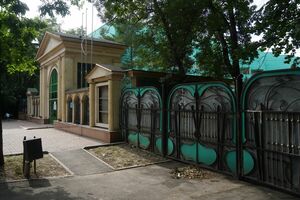 Клиника трещит по швам