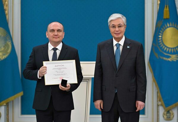 Касым-Жомарт Токаев наградил казахстанских журналистов