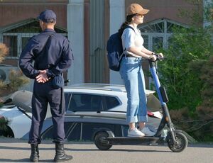 С тротуара — на дорогу