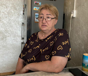Бабушка, вы ему никто!