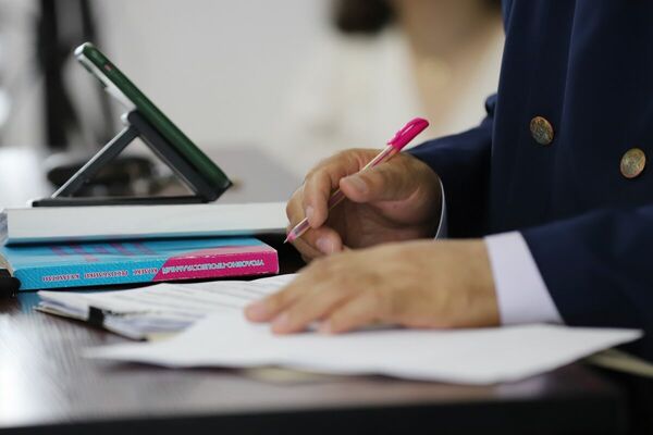 С баулом - на выход