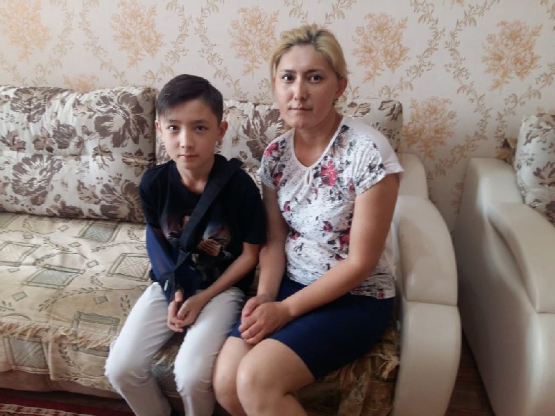 Алдияр с мамой Асель УЙРЕКБАЕВОЙ.