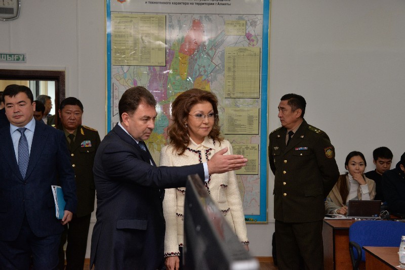 Сначала сенатору показали единую диспетчерскую службу “112”.