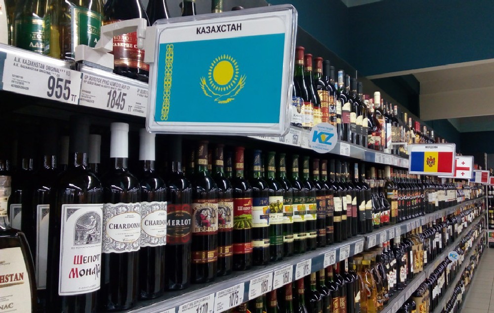 Казахстан не затерялся и на алкогольных рядах.
