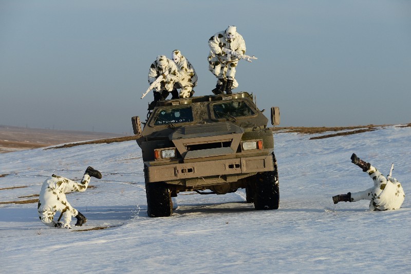 Соцработник, как и военный, должен получать достойное жалованье.