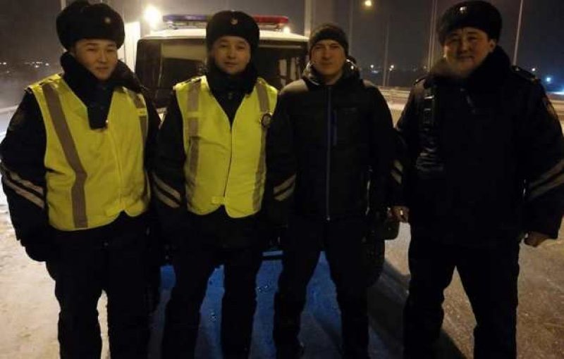 Оразалы и полицейские.