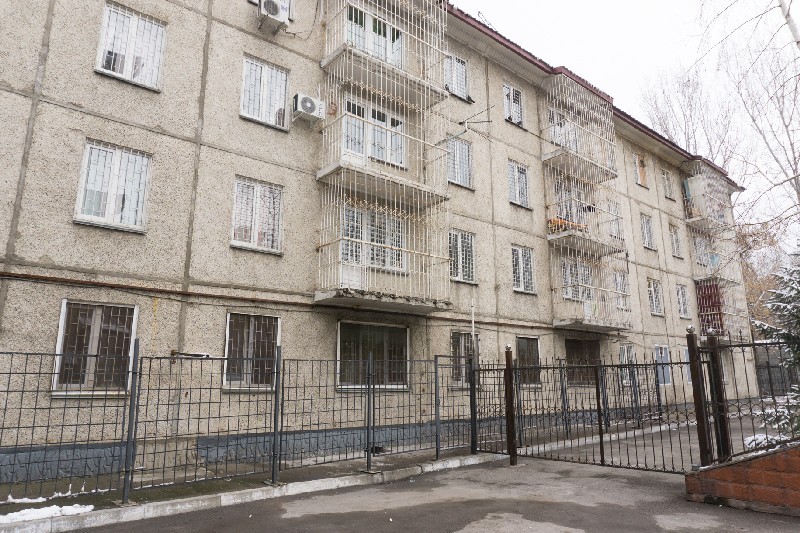 Из окна наркологического центра за бутылкой не сбежишь...