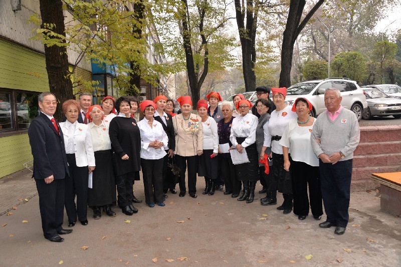 Комсомолята разных лет.