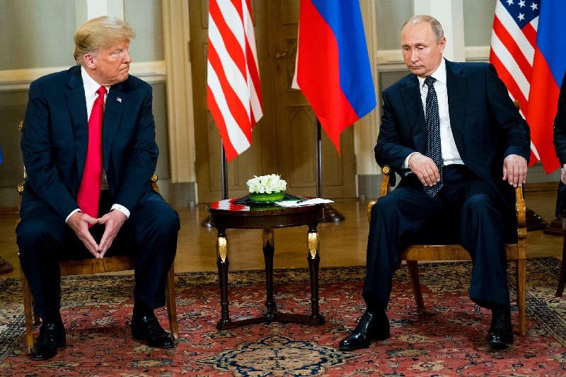 Президент США Дональд ТРАМП: доверяю американской разведке, но Путин выступил с “прекрасными предложениями”. Президент РФ Владимир ПУТИН: российское государство не может нести ответственность за действия частных лиц.