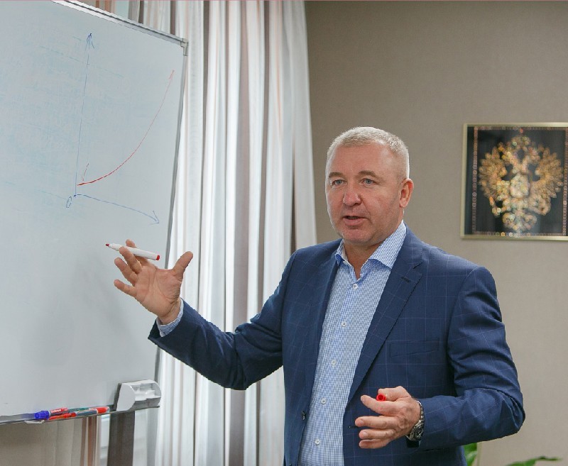 Депутат Улан-Удэнского горсовета Вадим БРЕДНИЙ самый богатый госслужащий РФ.