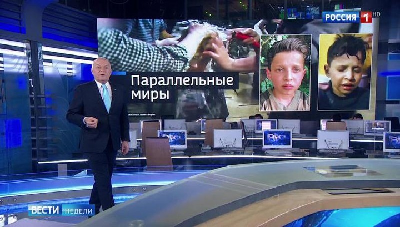 Российский журналист Дмитрий КИСЕЛЕВ демонстрирует “жуткие кадры” из художественного фильма, снятого в 2016 году.