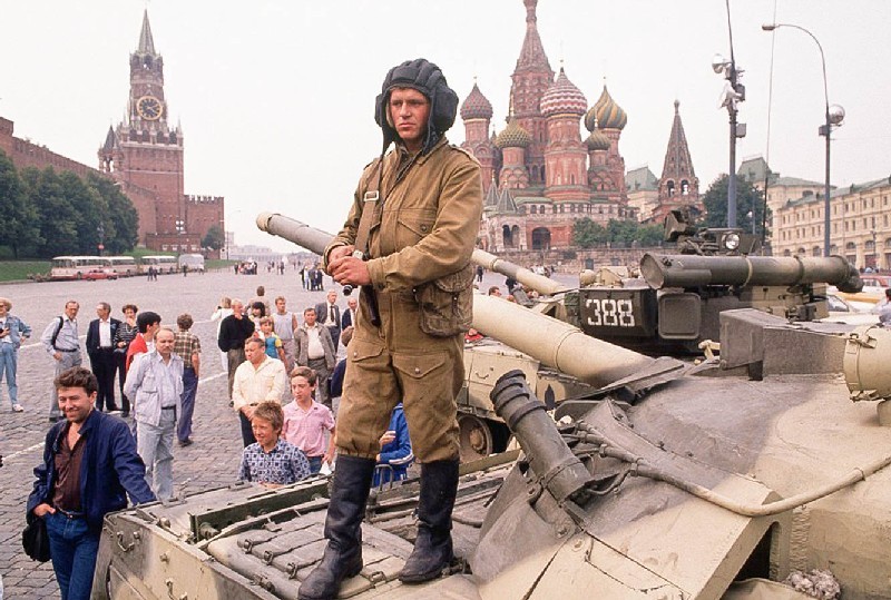19 августа 1991 года. Москва. Танки на Красной площади.