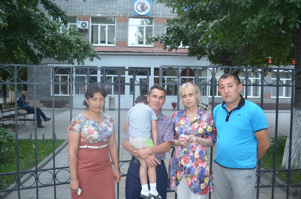 Тамара ИВАНЬКО (справа) и группа преподавателей недовольны новыми порядками в колледже.