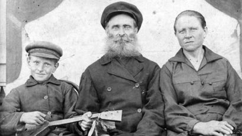 Степан Иванович КАРАГОДИН с супругой и сыном.