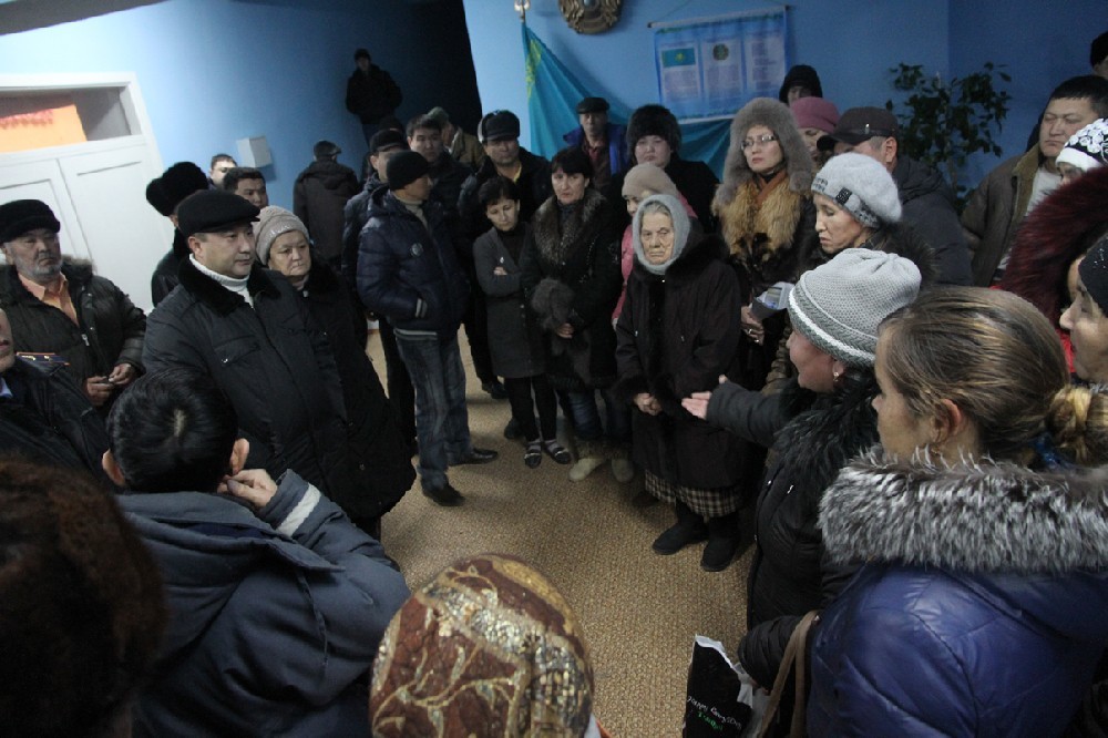 На снимках: массовое отравление детей, случившееся 28 ноября 2014 года, разделило жизнь жителей Березовки на “до” и “после”.