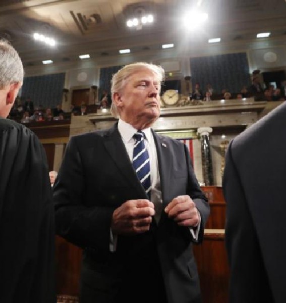 Президент США Дональд ТРАМП пошел на поводу у американского сената.