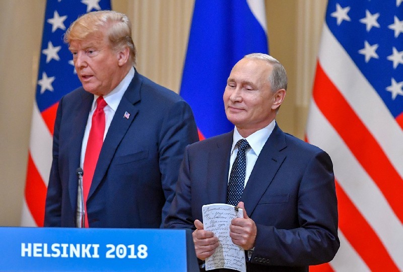 ...президента США Дональда ТРАМПА за его слова о готовности сотрудничать с лидером России Владимиром ПУТИНЫМ.