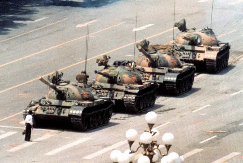 4 июня 1989 год. Пекин. Танки на площади Тяньаньмэнь.