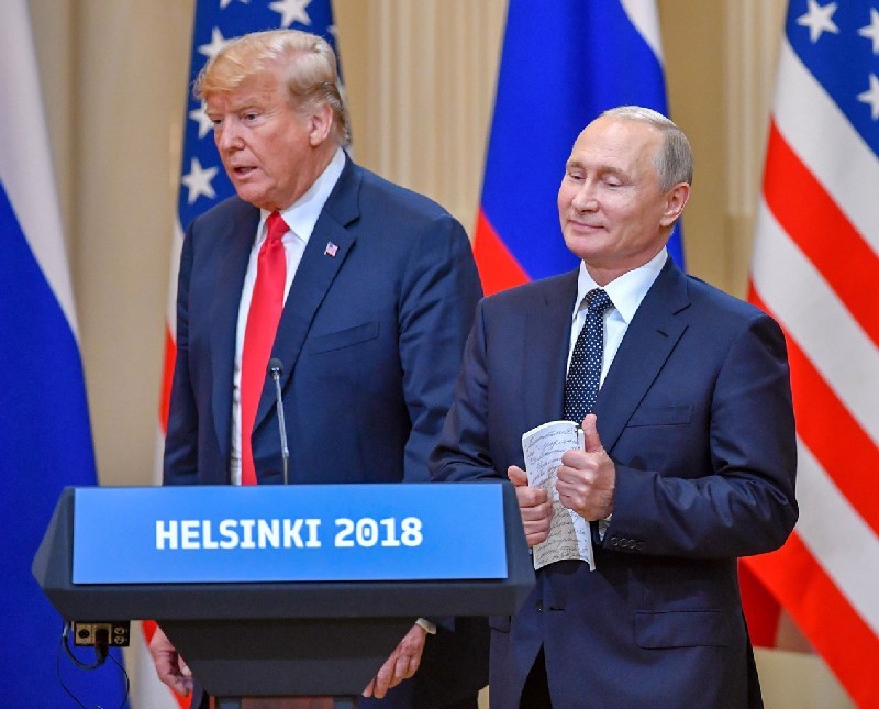 На первом двустороннем саммите президентов США и РФ Дональда ТРАМПА (слева) и Владимира ПУТИНА вопрос о снятии антироссийских санкций затронут не был.