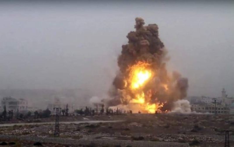 США разбомбили авиабазу сирийских войск в Хомсе.