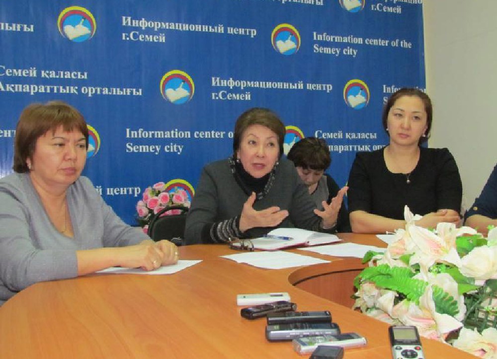 Татьяна СВИТИЧ (в центре).