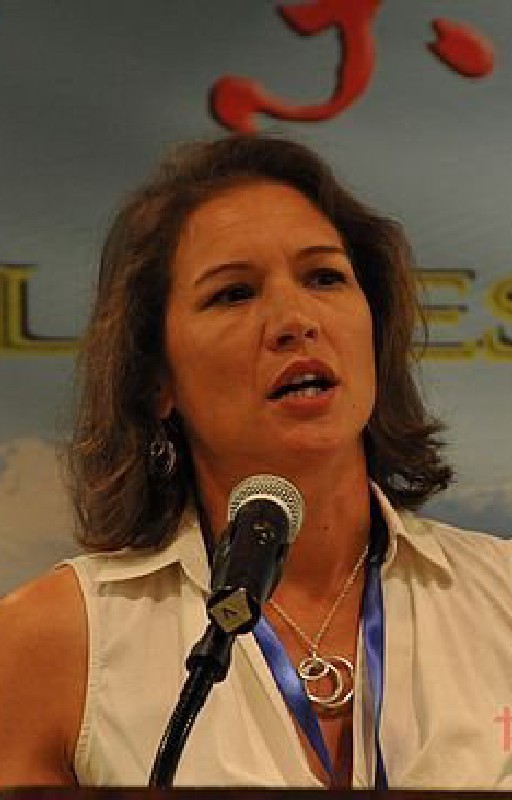 Луиза ГРИВ.