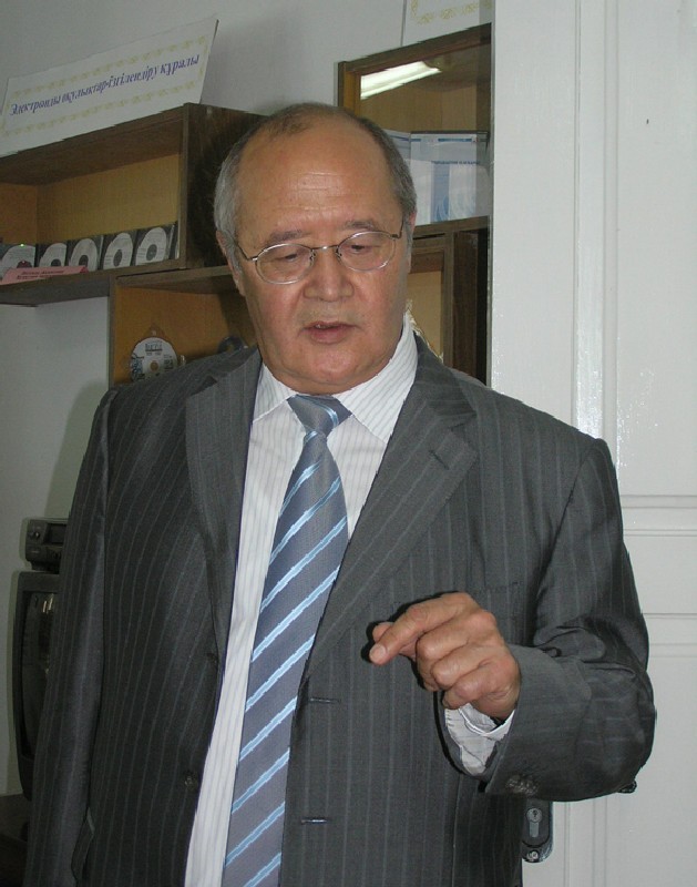 Мурат АУЭЗОВ.