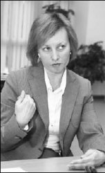 Елена БАХМУТОВА, заместитель председателя Агентства по регулированию и надзору финансового рынка: Нужно учиться играть на финансовых инструментах