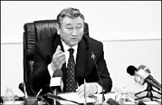 Как внук акиму язык показал