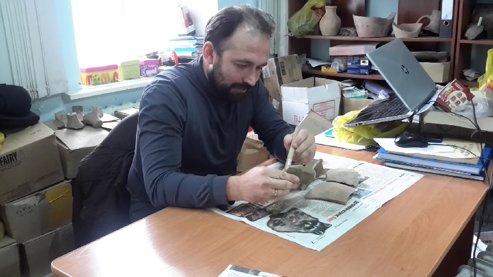 Если вандалы разрушат все курганы, то ученым-археологам останется только кабинетная работа.